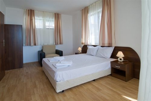 Aparthotel Lighthouse Sveti Vlas Esterno foto